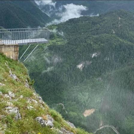 Панорамна гледка от Орлово око към Родопите